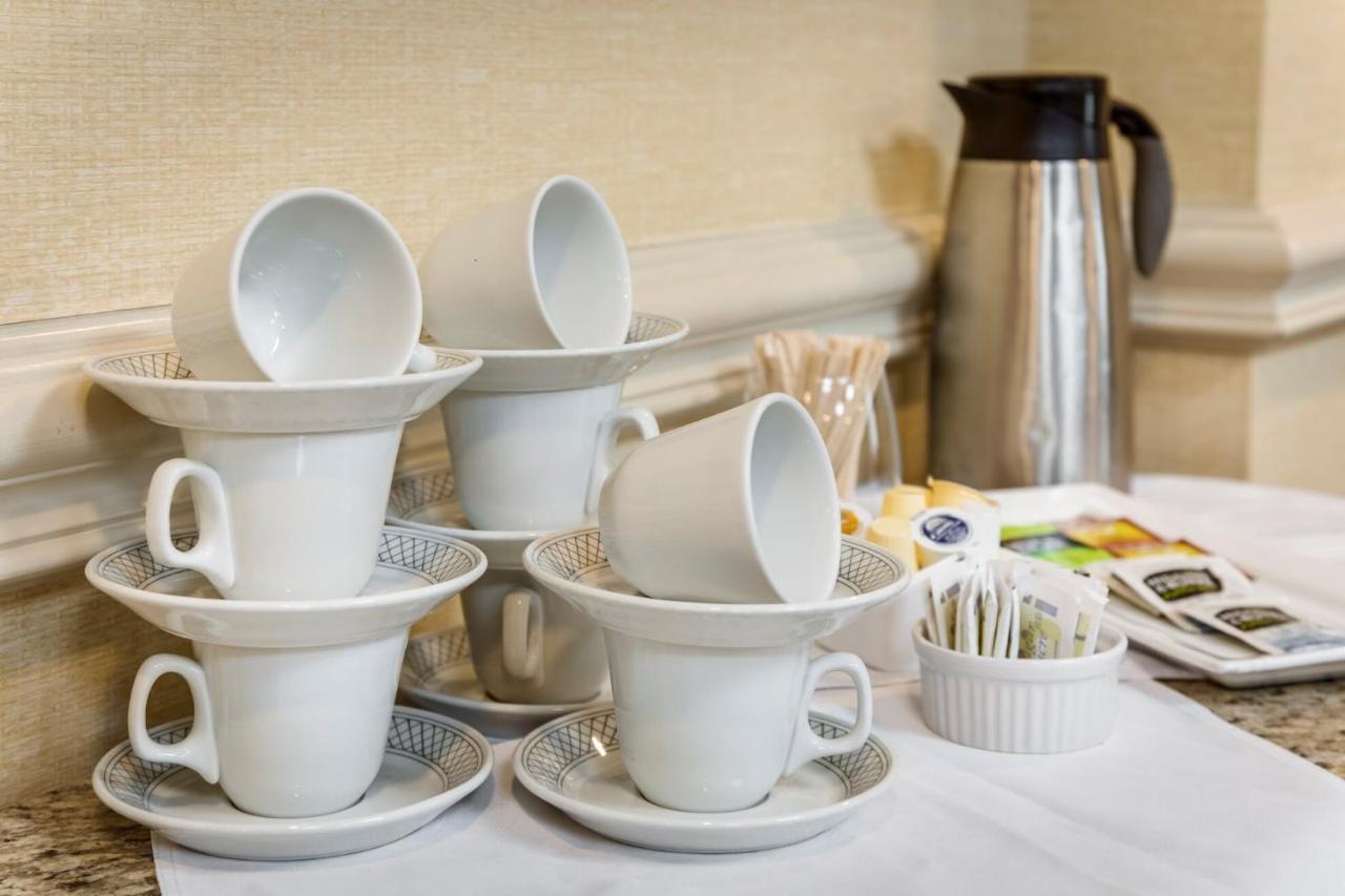 Monte Carlo Inn Vaughan Suites Eksteriør billede